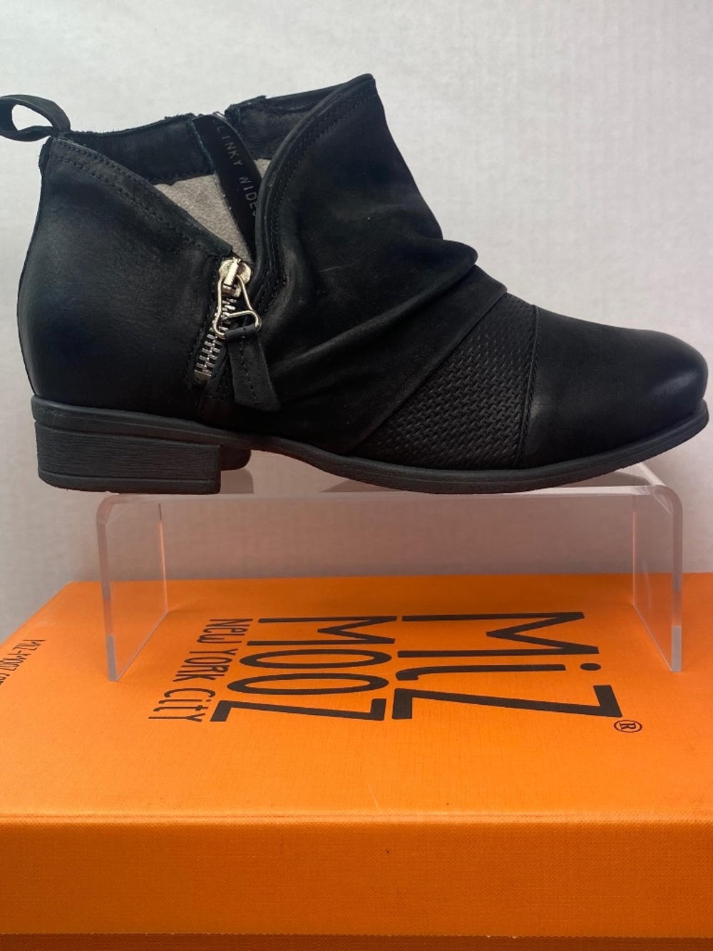 Miz Mooz NYC Slinky Zip Ankle Bootie Women's Size UE 38 US 7.5-8 WIDE NIB